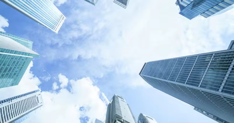 高楼林立城市天空风云变幻高清视频素材 Clouds Over Buildings