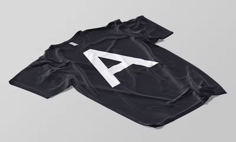 免费皱褶平铺T恤服装样机 T-Shirt Mockup