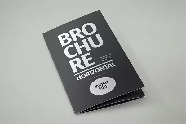 时尚高端简约房地产三折页设计模板VI样机展示模型mockups