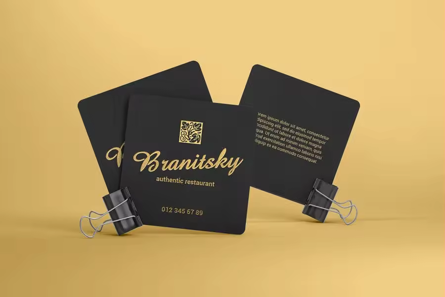 圆角方形名片设计图样机 Square Business Card With Rounded Corners Mockups