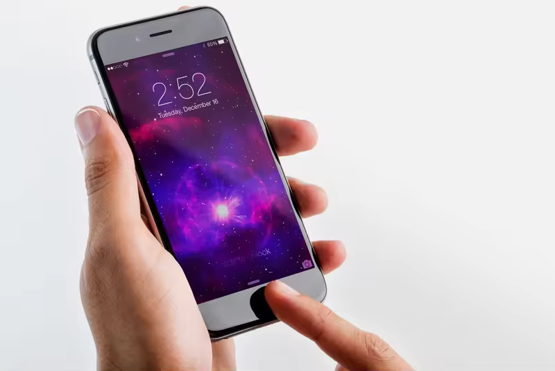 旧款太空灰iPhone 6手机屏幕演示免费样机03 Iphone 6 Spacegray PSD Mockup 03