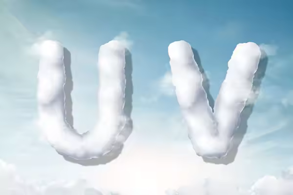 字母“UV”蓝天背景白云英文字母艺术字体psd素材