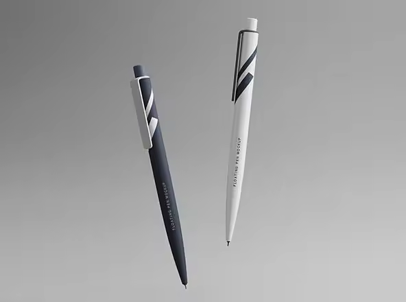 圆珠笔签字笔外观设计展示样机 Floating Pens Mockup