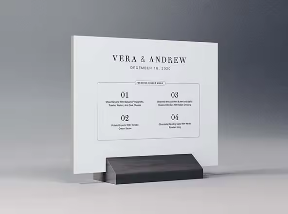 餐桌牌子设计效果图样机模板 Table Tent Mockup